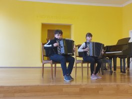 Школьный конкурс ансамблей народных инструментов «Я играю с друзьями».