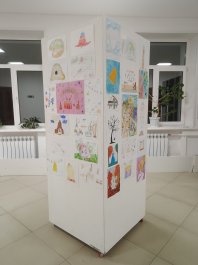 Выставка детских рисунков, посвященная  Международному дню музыки.  