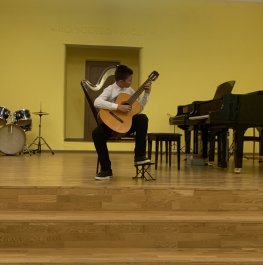 20 декабря в музыкальной школе № 1 им. С.М. Максимова прошел отчетный концерт отделения народных инструментов «Мы с вами встречались».