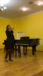 В завершении 2023 года в ЧДМШ №1 им. С.М. Максимова состоялся вокальный концерт «Новогодняя открытка».