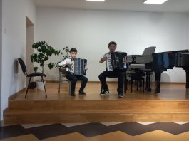 Подведены итоги школьного конкурса ансамблей народных инструментов «Я играю с друзьями»