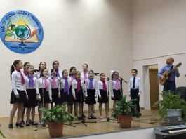 Учащиеся хорового отделения приняли участие в конкурсе бардовской песни "Звени гитарная струна"