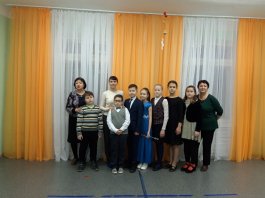 11 декабря преподаватели ЧДМШ №1 им. С. М. Максимова отправились вместе с учениками в детский сад №49 с концертной программой
