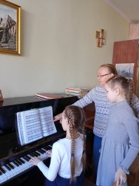 20 апреля 2022 года в Чебоксарской детской музыкальной школе №1 им.С.М. Максимова прошли занятия с обучающимися интенсивной профильной смены «Музыкально-инструментальное исполнительство. Фортепиано».