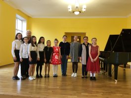 21 апреля в Большом зале музыкальной школы №1 им. С.М. Максимова состоялся концерт «Музыка в весенних красках»