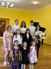 29 апреля в МБУДО «ЧДМШ №1 им. С.М. Максимова» в Большом зале состоялся отчетный концерт преподавателя фортепиано, концертмейстера Бажиной Марии Владимировны.