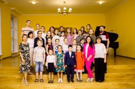22 мая учащиеся класса заслуженного работника культуры Чувашской Республики Ивановой Татьяны Аркадьевны отметили окончание учебного года. 