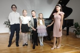 Концерт класса, посвящённый Дню Матери в России «Подарок любимой маме».