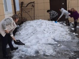 Проведены работы по ворошению снега
