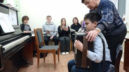 Студенты перенимают опыт преподавателей