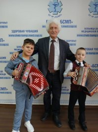 Юные музыканты поздравили медиков с Международным женским днем