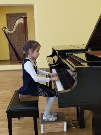 Завершился конкурс учащихся фортепианного отделения «Играем классику»