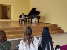 Завершился конкурс учащихся фортепианного отделения «Играем классику»