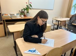 Юные пианисты МБУДО ЧДМШ №1 им. С.М. Максимова поздравили участников СВО с Днем России!