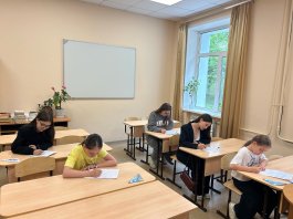 Юные пианисты МБУДО ЧДМШ №1 им. С.М. Максимова поздравили участников СВО с Днем России!