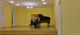 В ЧДМШ N1 им. Максимова состоялся праздничный концерт преподавателей Чебоксарской детской музыкальной школы №1 «Волшебство декабря».