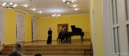 В ЧДМШ N1 им. Максимова состоялся праздничный концерт преподавателей Чебоксарской детской музыкальной школы №1 «Волшебство декабря».