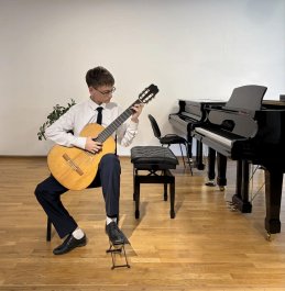 10 сентября в Чебоксарской детской музыкальной школе №1 им. С.М. Максимова прошел школьный конкурс юных исполнителей на народных инструментах «Мои музыкальные каникулы».