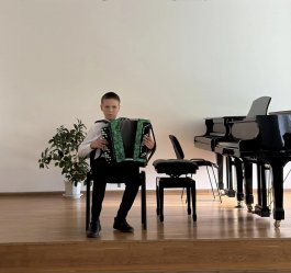 10 сентября в Чебоксарской детской музыкальной школе №1 им. С.М. Максимова прошел школьный конкурс юных исполнителей на народных инструментах «Мои музыкальные каникулы».