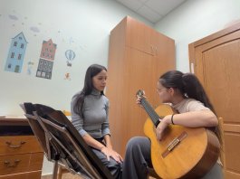 15 сентября прошел открытый урок Муравьевой Кристины Сергеевны на тему: «Разбор произведений в классе гитары»